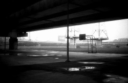 refugado:  colourfullife4:  Empty basketball court Film, Canonet,