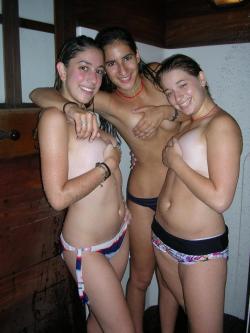 averageamateurs:  Group Shower!