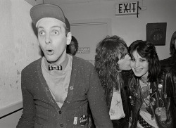 missdandy:  Rick Nielson + Joan Jett being kissed by an unidentified