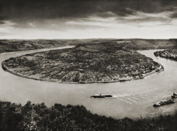 Loop at the Rhine near Boppard photo by August Sander, 1936 