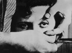 beepbeepwhosgotkeystothejeep:  Un Chien Andalou (English: An