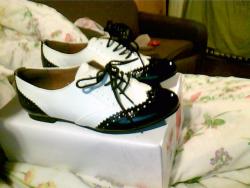 so i just bought these lovely oxfords for ŭ at target. FIVE