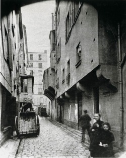 undr:  Eugène Atget Documenting the architecture and street