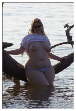 thickwifes:  Water Logged 