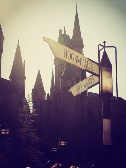 potterandthegang:  Hogwarts is my home! 