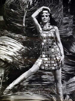 pophop:  Sixties fashion:  The striking, if impractical, Paco