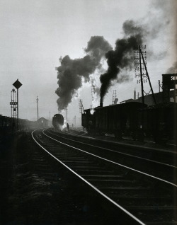 luzfosca:  Willy Ronis Gare de l’Est, Paris, 1950 From Willy