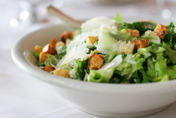 omgsexyfood:  Caesar salad  I want this so bad right now you