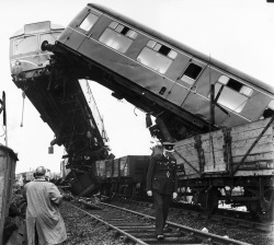 Singleton Bank rail crash; Weeton, England Manchester Daily Express/SSPL