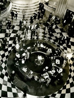 oldhollywood:  Art deco lobby set for Grand Hotel (1932, dir.