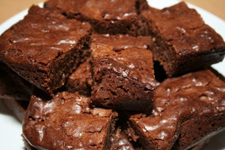 aubesclaires:  Tengo unas ganas horribles de hartarme de brownies.