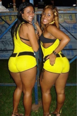 whysothick:  bumble bees… bout to get stung!