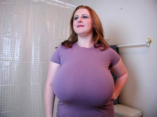 puffychicks:  #hugeTits in tight shirt from sapphire …#puffyTumblr #BBW 