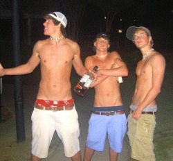 tfootielover:  sagging alcoholics O_O