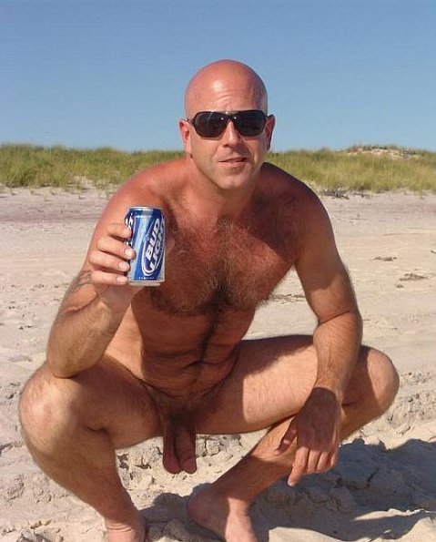 guyzbeach:  Follow “guyzbeach” for other pics of real men in nude beaches ! 