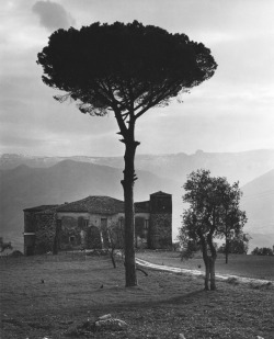 melisaki:  Farmhouse photo by Edwin Smith, Basilicata, 1963 