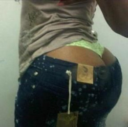 beautifulandthick:  Skinny jeans: ONLY FOR CHICKS!!