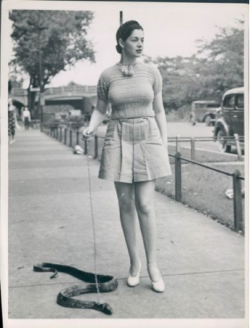 lilithtemptress:  Zorita - walking her snake. 