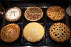 prettyfoods:  cations:Pie for Pi Day, 2011 (by Dennis Wilkinson)