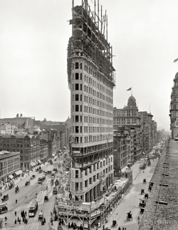 fuckyeahvintage-retro:New York, 1902 – The Flatiron Building