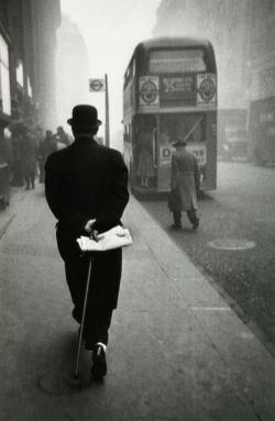 m3zzaluna:  london, 1951-1953 photo by robert frank, from ‘london/wales’