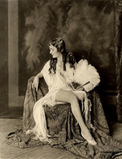 garconniere:  uncredited image of a silent film star (or ziegfield