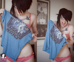 fatigacronica:  Holley Suicide looks pretty good in this set