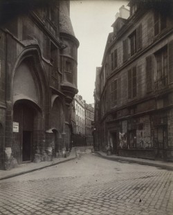 dharmabum71:  Eugène Atget, ‘Rue du Figuier’, 1924, Albumen