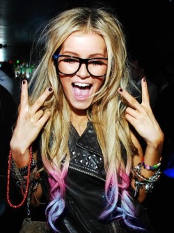 want! one day my hair will be this long and ill dip dye it these