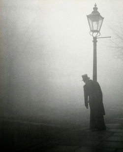 undr:  London (1934) - Bill Brandt (via themarathonwalker)   Ach