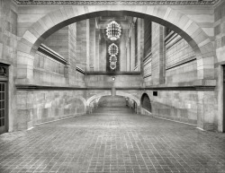 Incline from subway to suburban concourse, Grand Central Terminal