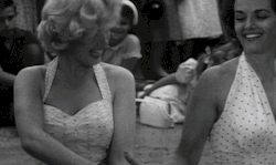 yubiitch:   Marilyn Monroe and Jane Russell at Grauman’s Chinese