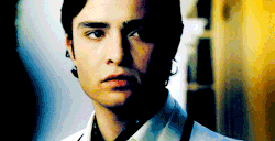 darklngs:  because I love her. and I can’t make her happy.