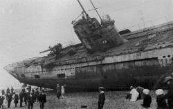 Imperial German Navy SM U-118 washed ashore at Hastings, Sussex