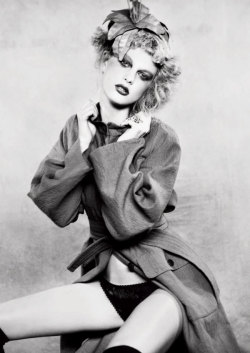 beautyhunter:  Patricia van der Vliet by Ellen von Unwerth for