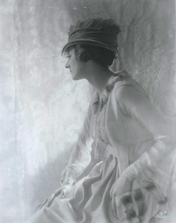 firsttimeuser:  turnofthecentury: Illustration for Vogue,1910s