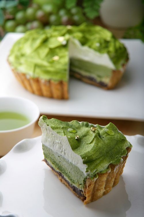 addgreentea:  green tea pie.  RECIPE.NOW. I NEED THIS LIKE BURNING. 