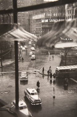 luzfosca:  Louis Faurer Union Square, New York City, 1950 Thanks