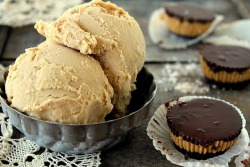 gastrogirl:  peanut butter ice cream with homemade peanut butter
