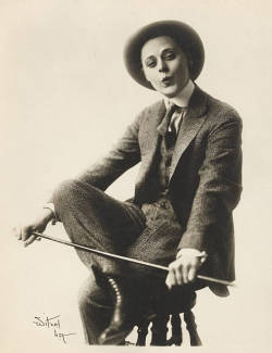 girls-will-be-boys:  Peggy Pearce, c. 1915 