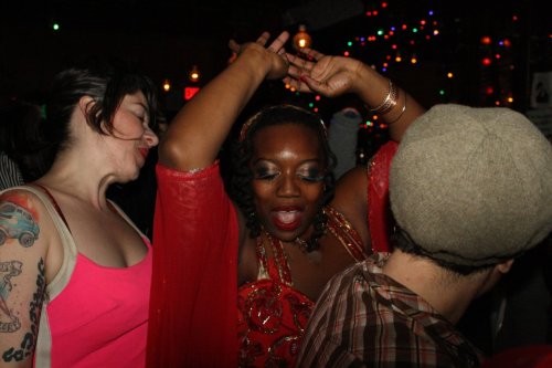 queerfatfemme:  Miasia, Washington, D.C.-based belly dancer, at Rebel Cupcake on December 9, 2010. Catch her at Rebel Cupcake again on Thursday in Brooklyn! All photos by Nogga Schwartz for Rebel Cupcake.