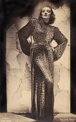vintagegal:  Marlene Dietrich by Hurrell 