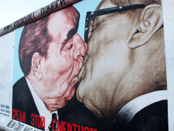 bradelterman:  The kiss on the Berlin wall today.  Photo by