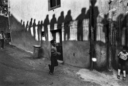 Capizzi, Sicilia photo by Ferdinando Scianna for Magnum, 1982