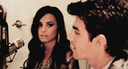 youremyfirework:    É o seu sorriso, seus olhos, seu boca,