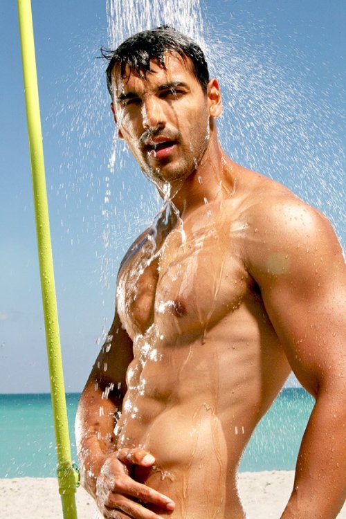 masculinus:  john abraham, actor, india   Wet