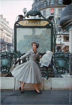 couturecourier:  A flashback to the 1950’s. Classic & timeless