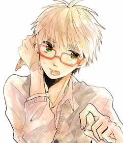 brokenalice:  I love it when he wears glasses! ; U; <3 