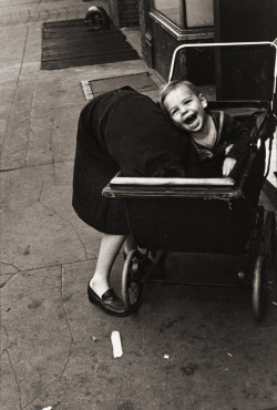 NY photo by Helen Levitt, 1942