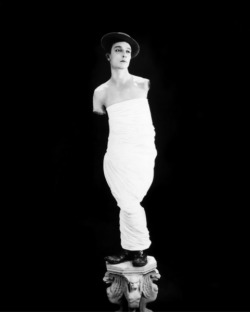loveinexcess:  brdnmmrn:   Buster Keaton‘Buster de Milo’